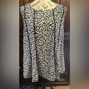 Avenue Monochrome Swirl Top